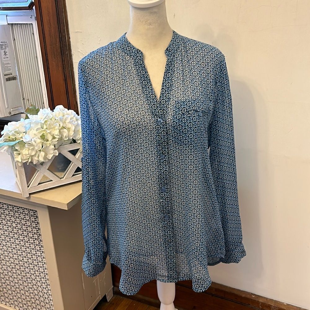 Kut from the Kloth blue patterned long rollable sleeve sheer blouse Size S EUC